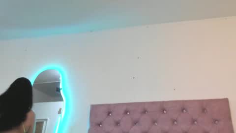 laurenlaine online show from 12.19.25