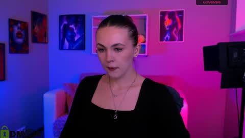 Snapshot of laurenmurrr chatting on 04.25.26 Laure online show from 04.25.26