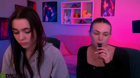Snapshot of laurenmurrr chatting on 04.25.26 Laure online show from 04.25.26