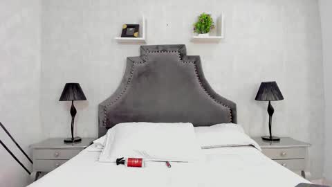 Snapshot of laurensnow1_ chatting on 11.28.25 Lauren online show from 11.28.25