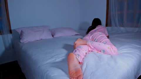 Snapshot of laurent_a chatting on 03.06.25 Lucie online show from 03.06.25