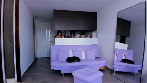 Snapshot of laurent_a chatting on 09.10.25 Lucie online show from 09.10.25