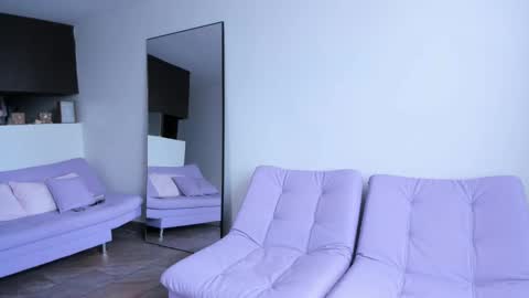 Snapshot of laurent_a chatting on 09.17.25 Lucie online show from 09.17.25