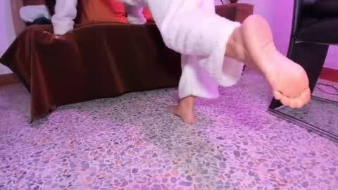 Snapshot of laurent_a chatting on 10.27.25 Lucie online show from 10.27.25