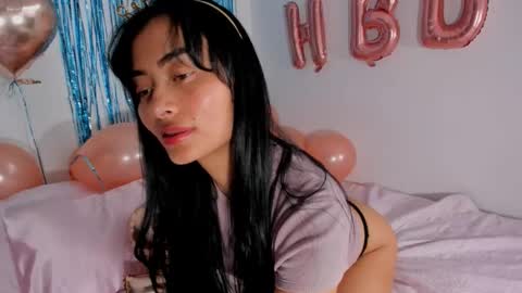 Snapshot of laurent_a chatting on 12.02.25 Lucie online show from 12.02.25