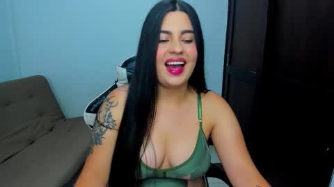 Snapshot of laurenth_foxy chatting on 01.06.26 lau online show from 01.06.26