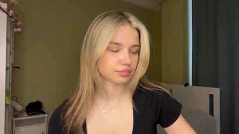 Bella online show from 04.08.26