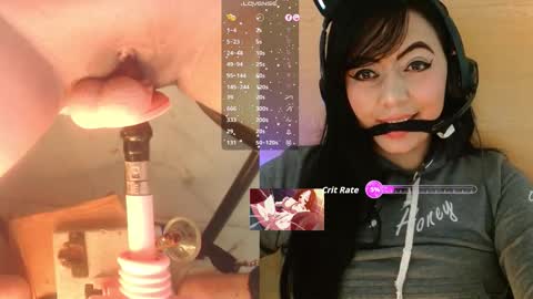 Snapshot of lauriss_ chatting on 11.17.25 lauriss_ online show from 11.17.25