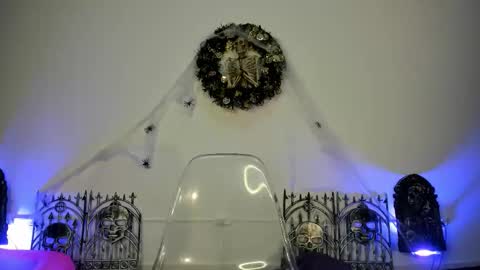 Snapshot of laurynjeffers chatting on 09.25.25 LaurynJeffers online show from 09.25.25