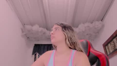 Snapshot of lauu_g chatting on 10.04.25 Lauu G online show from 10.04.25