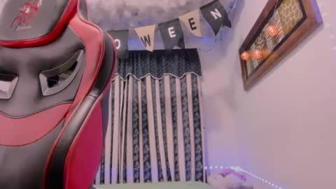 Snapshot of lauu_g chatting on 10.11.25 Lauu G online show from 10.11.25