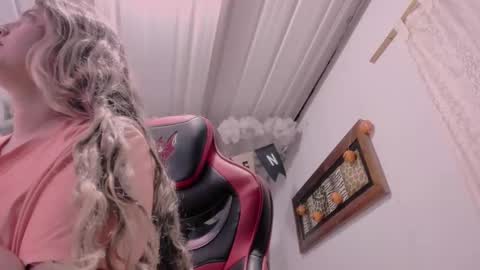 Snapshot of lauu_g chatting on 10.24.25 Lauu G online show from 10.24.25