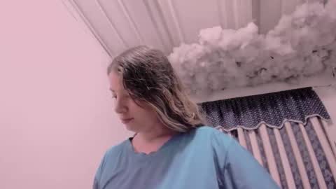 Snapshot of lauu_g chatting on 11.29.25 Lauu G online show from 11.29.25