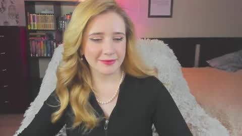 Snapshot of lavender_tender chatting on 09.09.25 Lav online show from 09.09.25