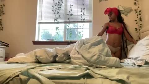 Snapshot of layla216903 chatting on 09.29.25 layla online show from 09.29.25