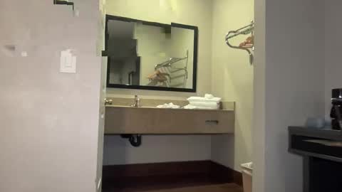 Snapshot of layla216903 chatting on 10.25.25 layla online show from 10.25.25