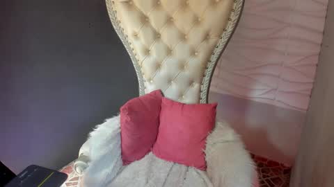 Layla online show from 03.28.26