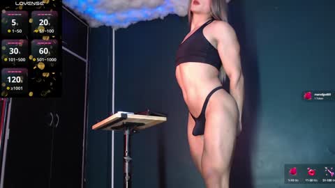 Layla   help me with your thumbs up its important  online show from 12.12.24