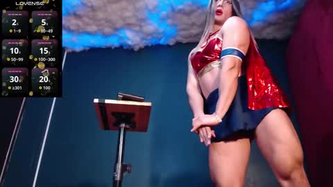 Layla   help me with your thumbs up its important  online show from 10.10.25