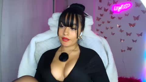 Layla online show from 10.17.25