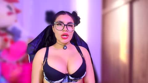 Layla online show from 04.13.26