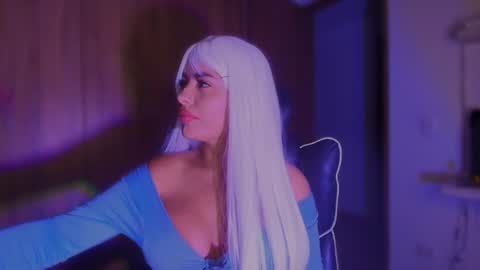 Layla online show from 05.30.26