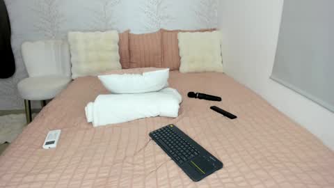 Layla Vanegas online show from 12.24.24