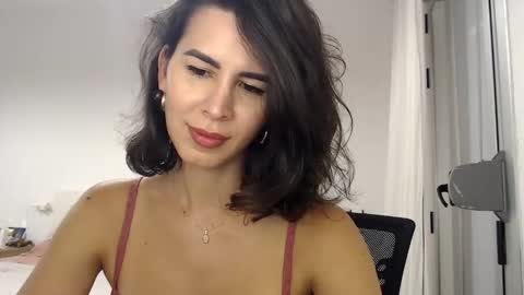 Layla online show from 10.08.25