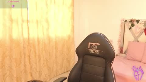 Snapshot of laylafoxy_tay chatting on 09.12.25 laylafoxy_tay online show from 09.12.25