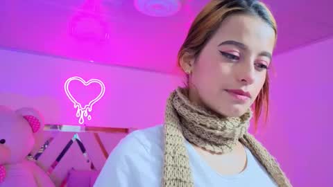 Snapshot of laylafoxy_tay chatting on 09.14.25 laylafoxy_tay online show from 09.14.25