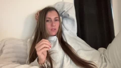 laylahlaylah1 online show from 10.24.25