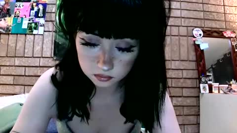 Layla Kills online show from 02.06.25