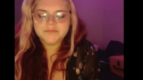 Snapshot of laylalyne chatting on 07.19.26 Layla online show from 07.19.26