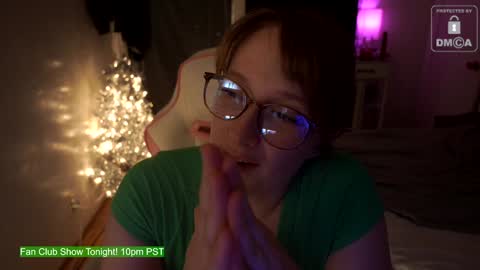 Snapshot of laylas_universe chatting on 12.21.24 Layla Universe online show from 12.21.24