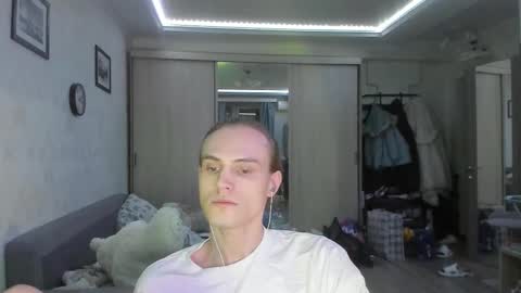 Snapshot of lazaret1k chatting on 03.10.26 Vladi online show from 03.10.26
