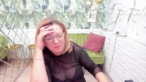 Lea online show from 01.05.25