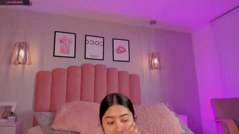 Snapshot of leah_bensoon chatting on 11.28.25 Leah online show from 11.28.25