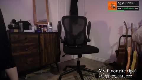 leah_lust_ online show from 11.08.25
