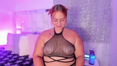 Snapshot of leahbarker chatting on 09.25.25 Leah online show from 09.25.25