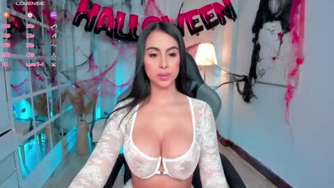 Leah Jones online show from 10.11.25