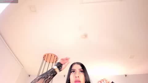 leahlombardi_ online show from 01.08.26