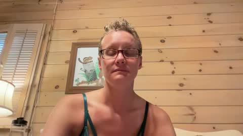 Lee online show from 10.04.25