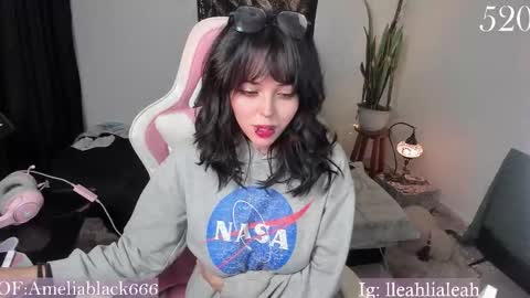  Amelia Black  OF AMELIABLACK666 I lost all my thumbs up help me to get 80 online show from 01.12.26