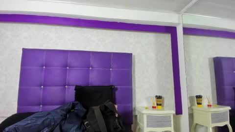 Snapshot of leamoreau__ chatting on 10.15.25 leamoreau__ online show from 10.15.25