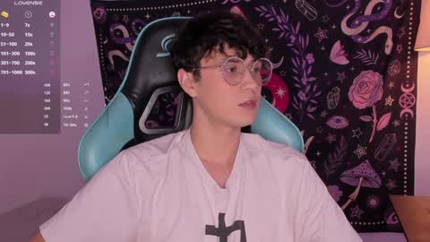 Snapshot of leaneseb chatting on 12.13.24 leaneseb online show from 12.13.24