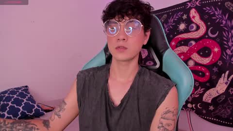 Snapshot of leaneseb chatting on 12.14.24 leaneseb online show from 12.14.24