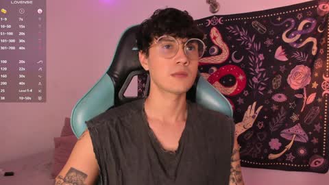 Snapshot of leaneseb chatting on 12.16.24 leaneseb online show from 12.16.24