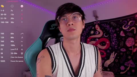 Snapshot of leaneseb chatting on 01.13.25 leaneseb online show from 01.13.25