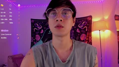 Snapshot of leaneseb chatting on 01.21.25 leaneseb online show from 01.21.25