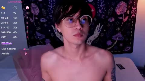 Snapshot of leaneseb chatting on 02.15.25 leaneseb online show from 02.15.25